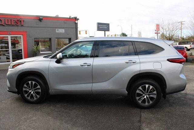 used 2022 Toyota Highlander car, priced at $39,900