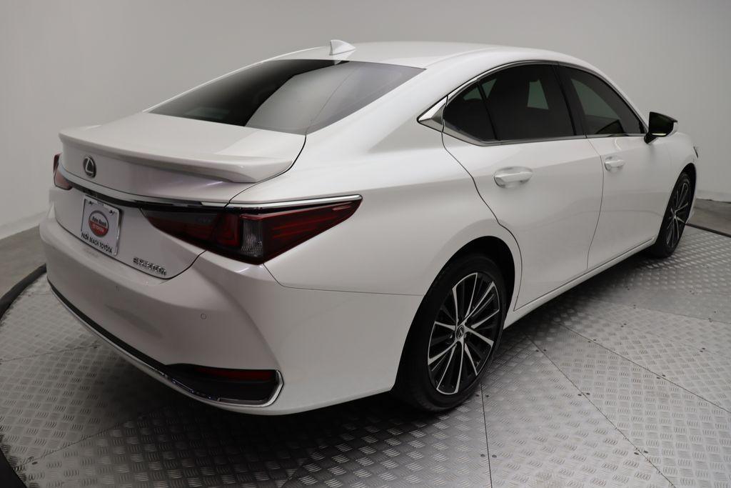 used 2025 Lexus ES 300h car, priced at $46,377