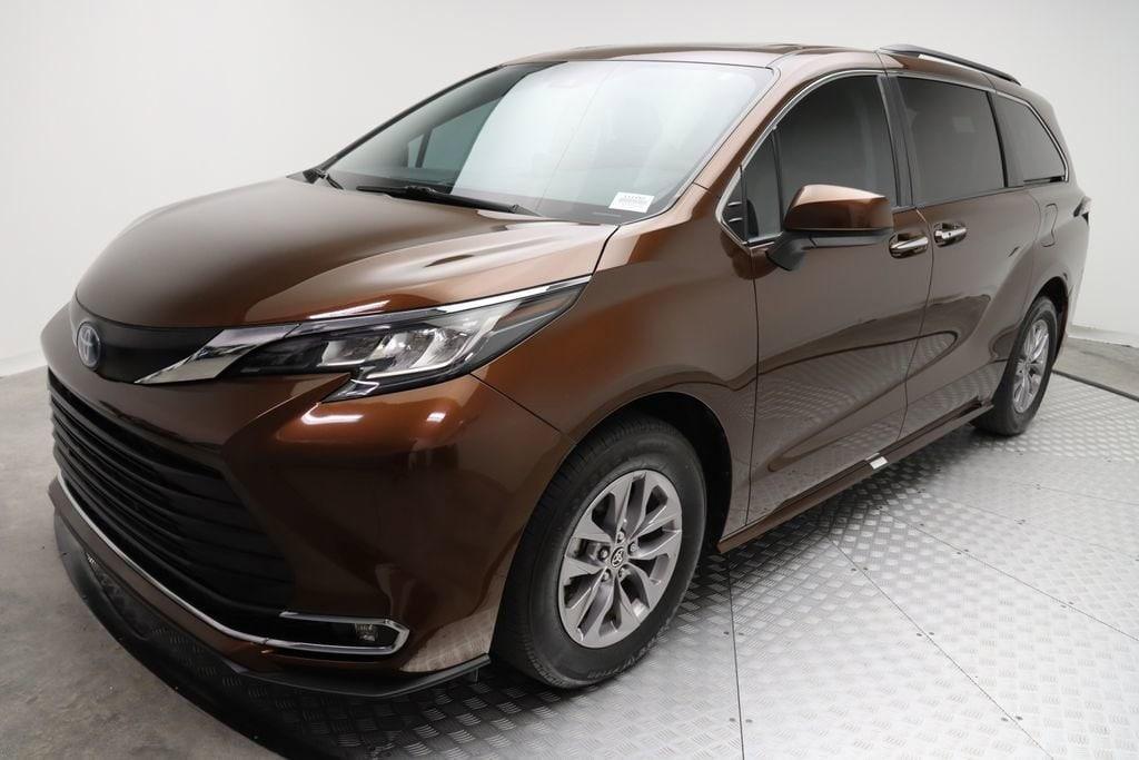 used 2022 Toyota Sienna car, priced at $37,957