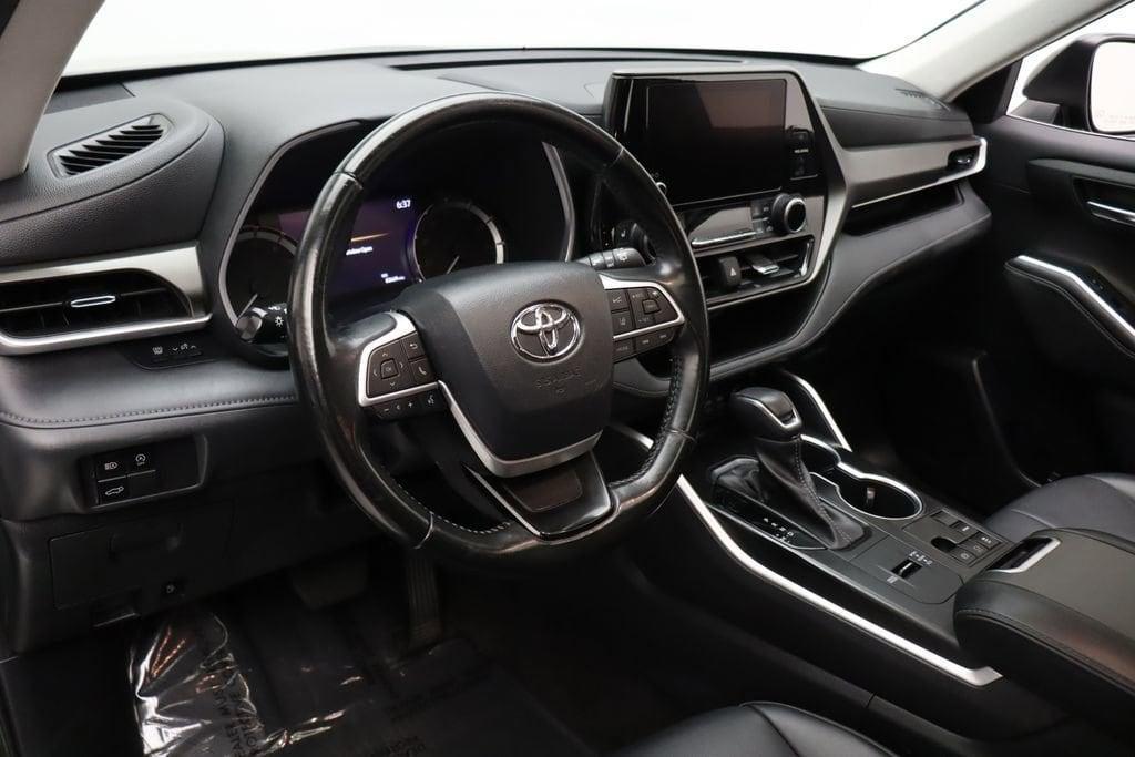 used 2023 Toyota Highlander car, priced at $30,957