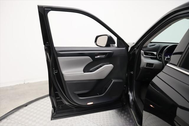 used 2022 Toyota Highlander car, priced at $32,457