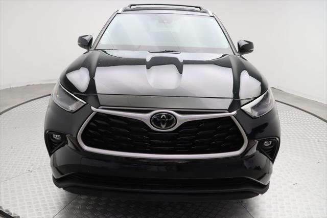 used 2022 Toyota Highlander car, priced at $32,457