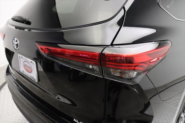 used 2022 Toyota Highlander car, priced at $32,457
