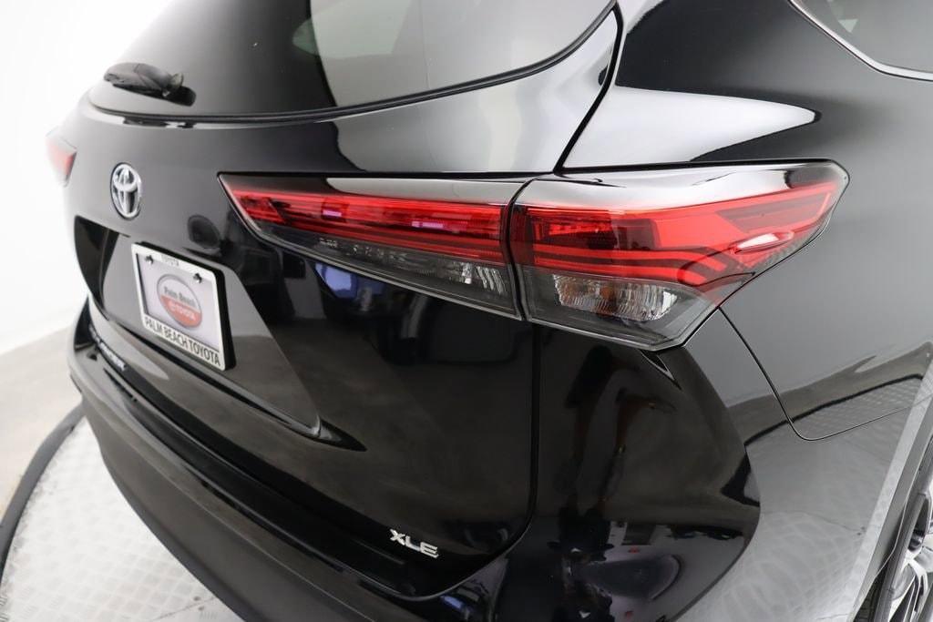 used 2021 Toyota Highlander car, priced at $31,277