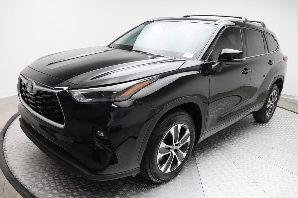 used 2021 Toyota Highlander car, priced at $31,277