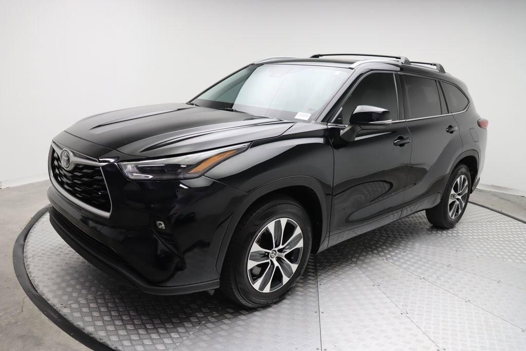 used 2021 Toyota Highlander car, priced at $31,277