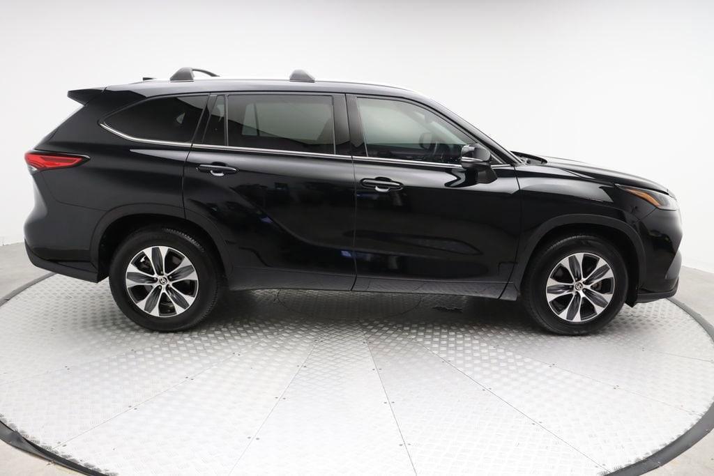 used 2021 Toyota Highlander car, priced at $31,277