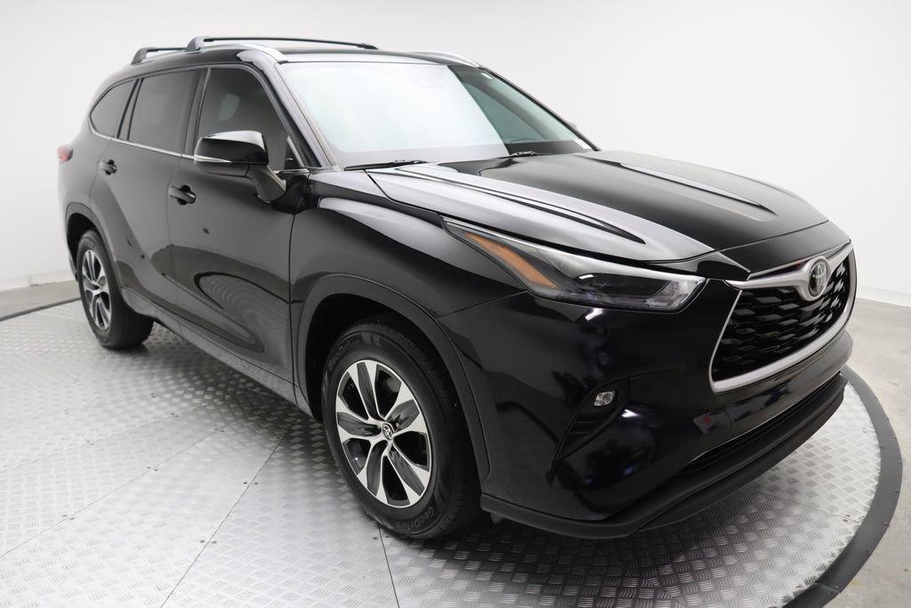 used 2021 Toyota Highlander car, priced at $31,277