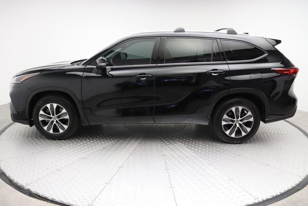 used 2021 Toyota Highlander car, priced at $31,277