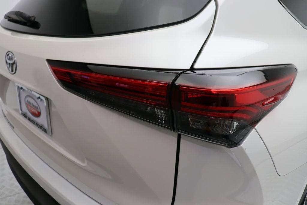 used 2021 Toyota Highlander car, priced at $30,777