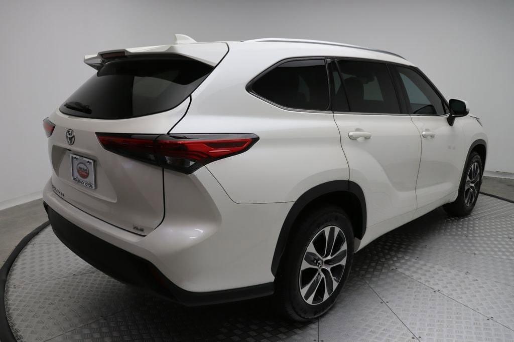 used 2021 Toyota Highlander car, priced at $30,777