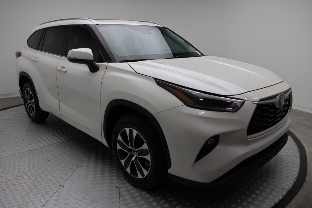 used 2021 Toyota Highlander car, priced at $30,777