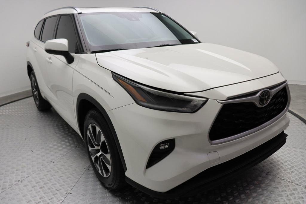 used 2021 Toyota Highlander car, priced at $31,345