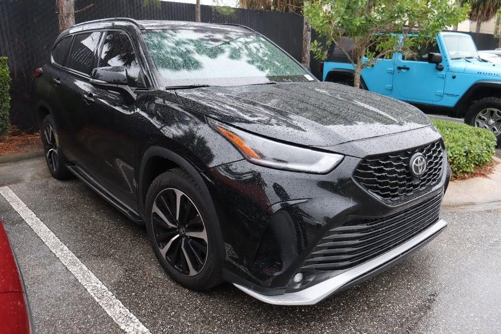 used 2022 Toyota Highlander car, priced at $33,298