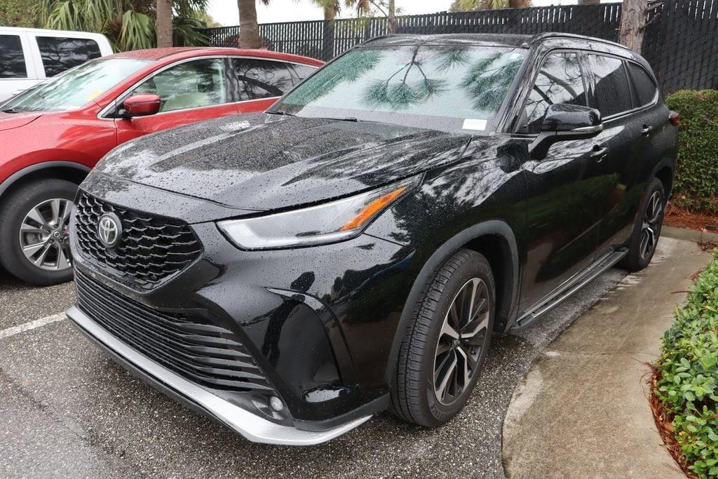 used 2022 Toyota Highlander car, priced at $33,298