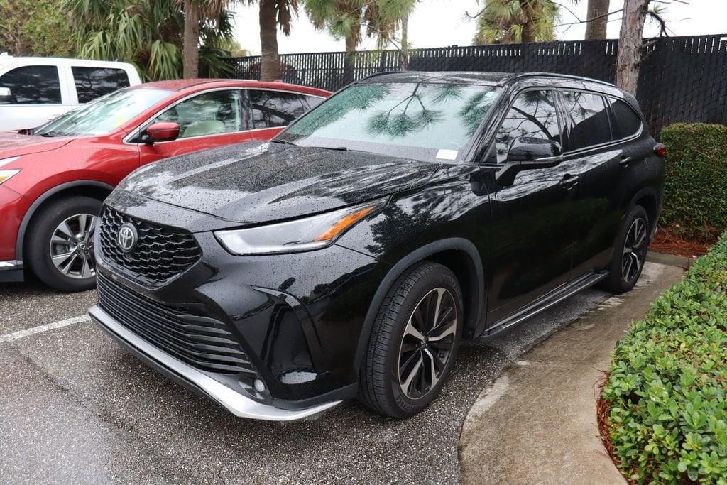 used 2022 Toyota Highlander car, priced at $33,298