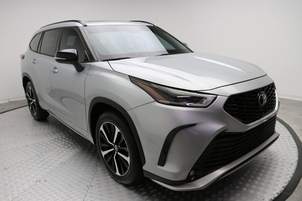 used 2022 Toyota Highlander car, priced at $37,477