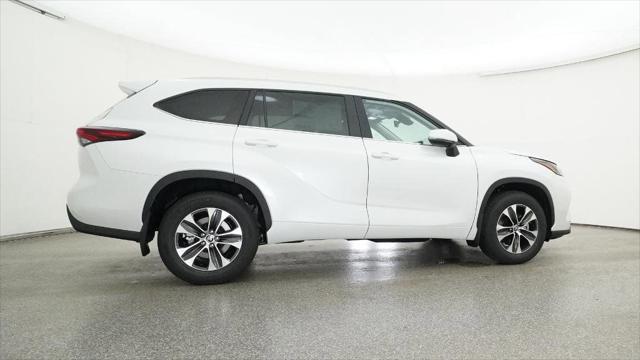 new 2025 Toyota Highlander car, priced at $48,686
