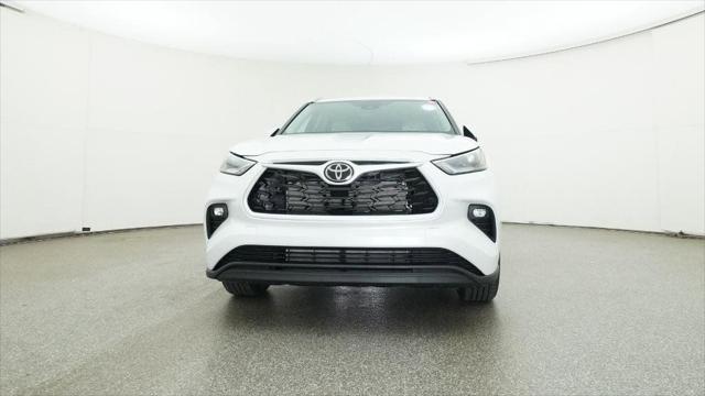 new 2025 Toyota Highlander car, priced at $48,686