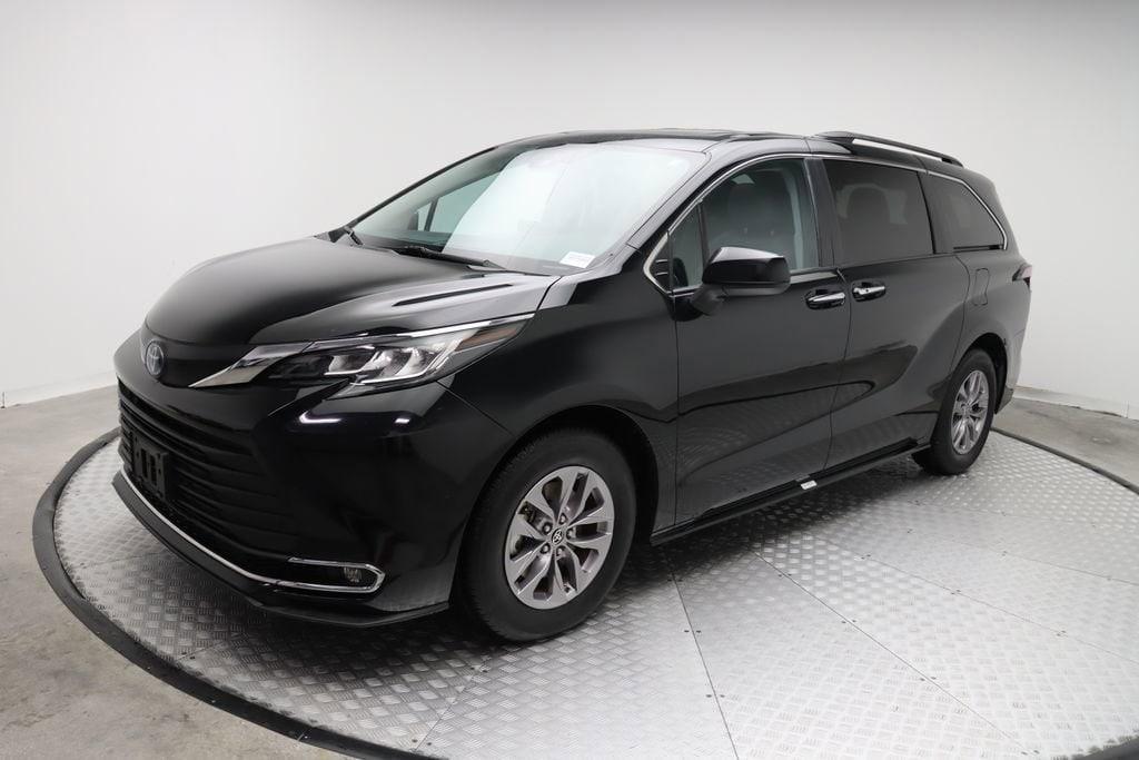 used 2023 Toyota Sienna car, priced at $38,605