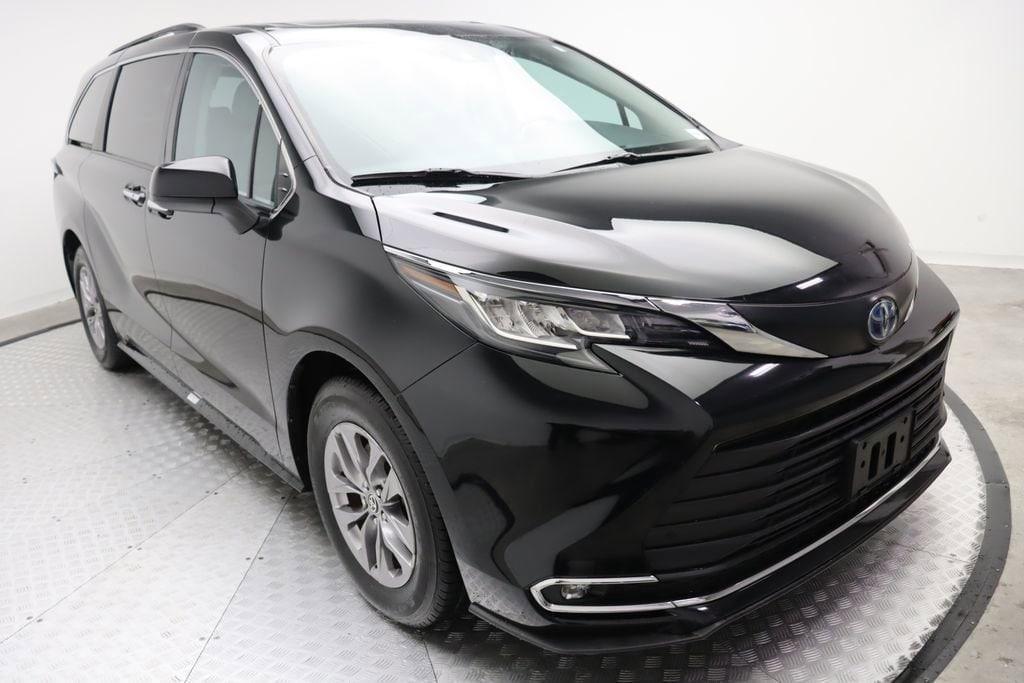 used 2023 Toyota Sienna car, priced at $38,605