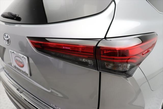 used 2023 Toyota Highlander car, priced at $40,977