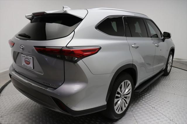 used 2023 Toyota Highlander car, priced at $40,977