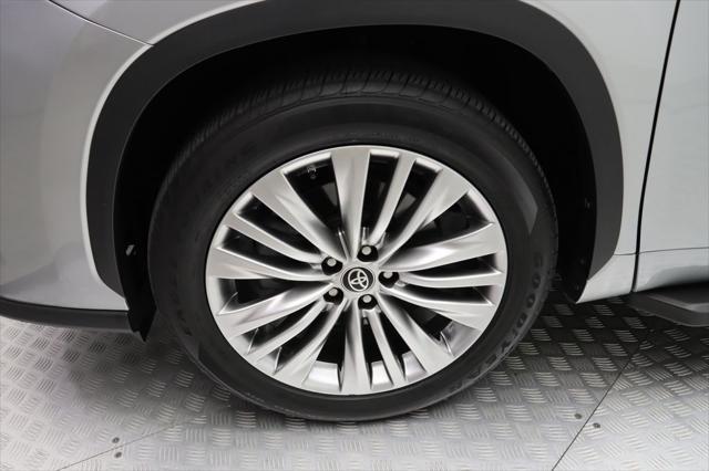 used 2023 Toyota Highlander car, priced at $40,977