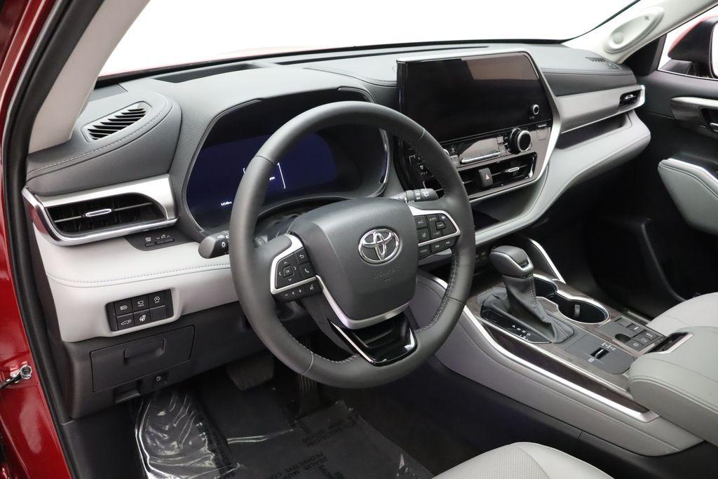 used 2024 Toyota Highlander car, priced at $48,477