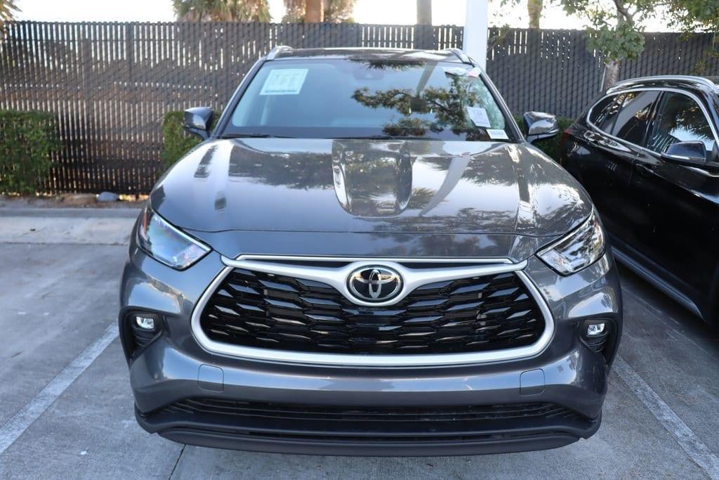 used 2024 Toyota Highlander car, priced at $42,159