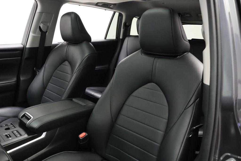 used 2024 Toyota Highlander car, priced at $37,957