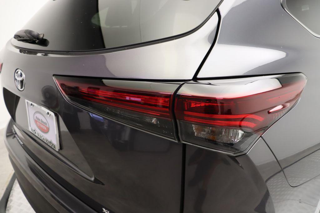 used 2024 Toyota Highlander car, priced at $37,957