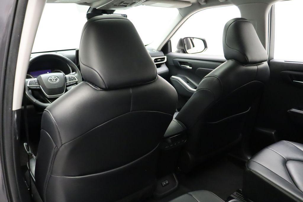 used 2024 Toyota Highlander car, priced at $37,957