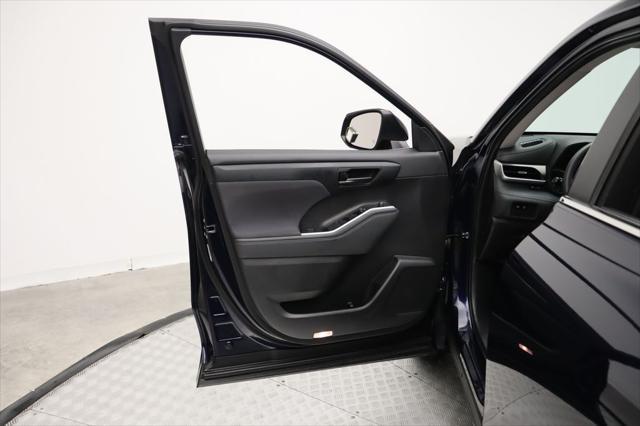 used 2023 Toyota Highlander car, priced at $34,777