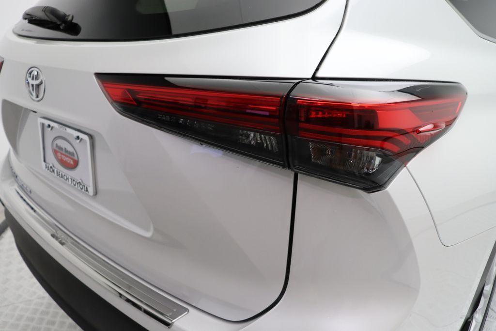 used 2023 Toyota Highlander car, priced at $29,894