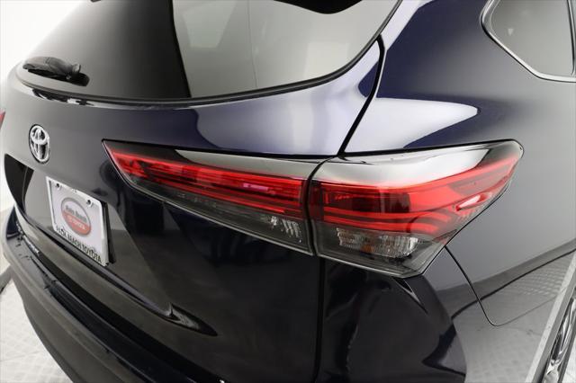 used 2022 Toyota Highlander car, priced at $32,457