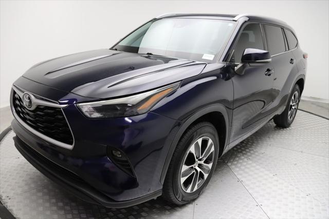 used 2022 Toyota Highlander car, priced at $32,457