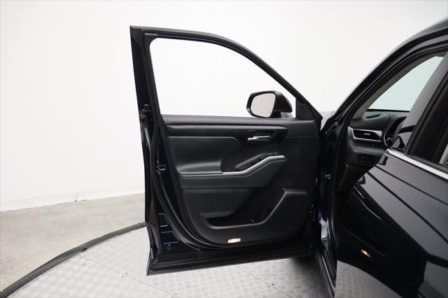 used 2022 Toyota Highlander car, priced at $32,457