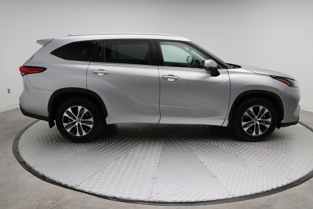 used 2022 Toyota Highlander car, priced at $32,477