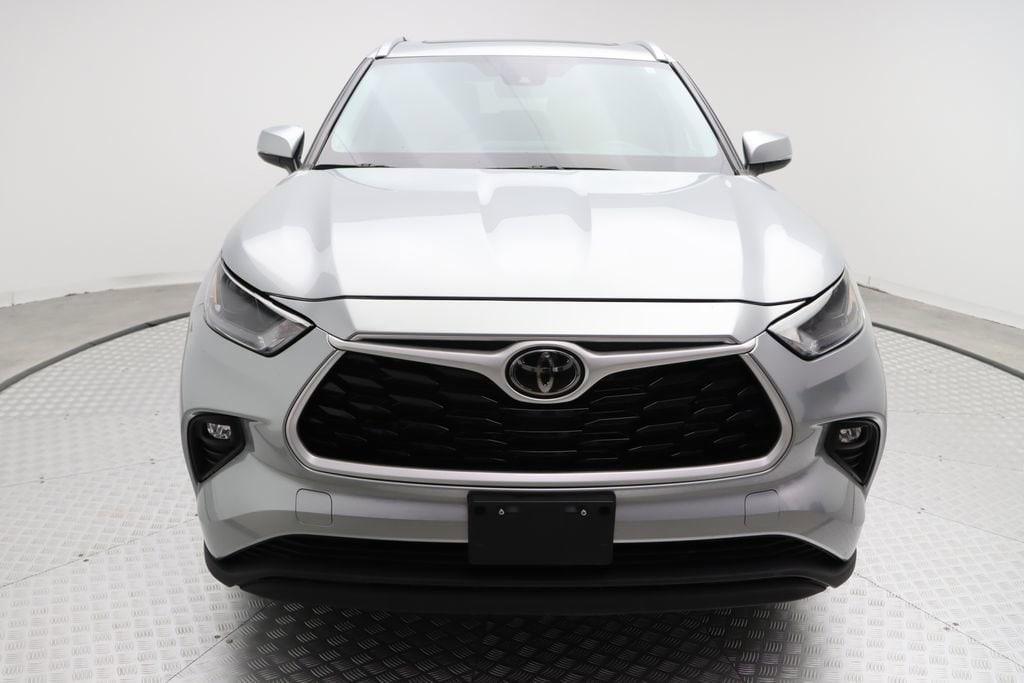 used 2022 Toyota Highlander car, priced at $32,477