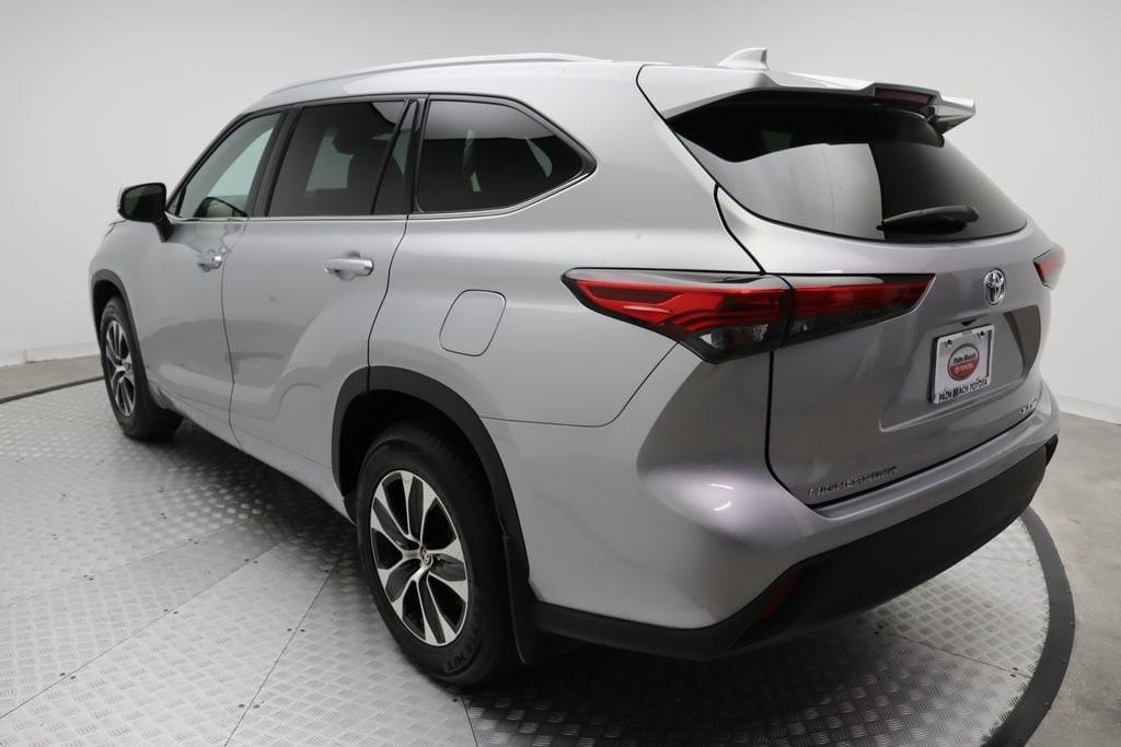 used 2022 Toyota Highlander car, priced at $32,477