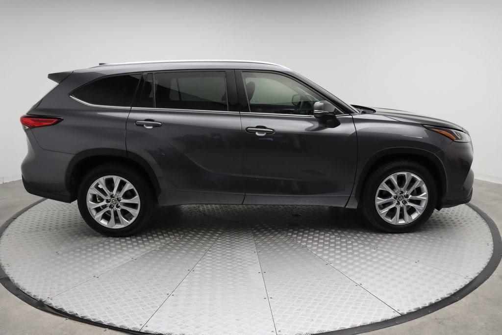 used 2020 Toyota Highlander car, priced at $28,757