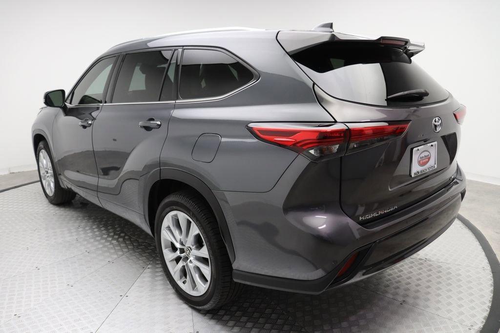 used 2020 Toyota Highlander car, priced at $28,757