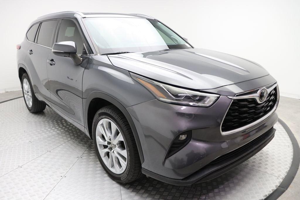 used 2020 Toyota Highlander car, priced at $28,757