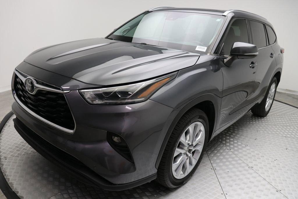 used 2020 Toyota Highlander car, priced at $28,757