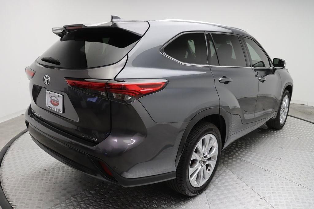 used 2020 Toyota Highlander car, priced at $28,757