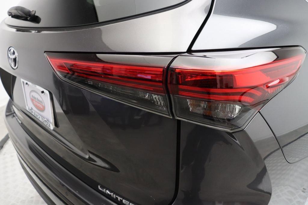 used 2020 Toyota Highlander car, priced at $28,757