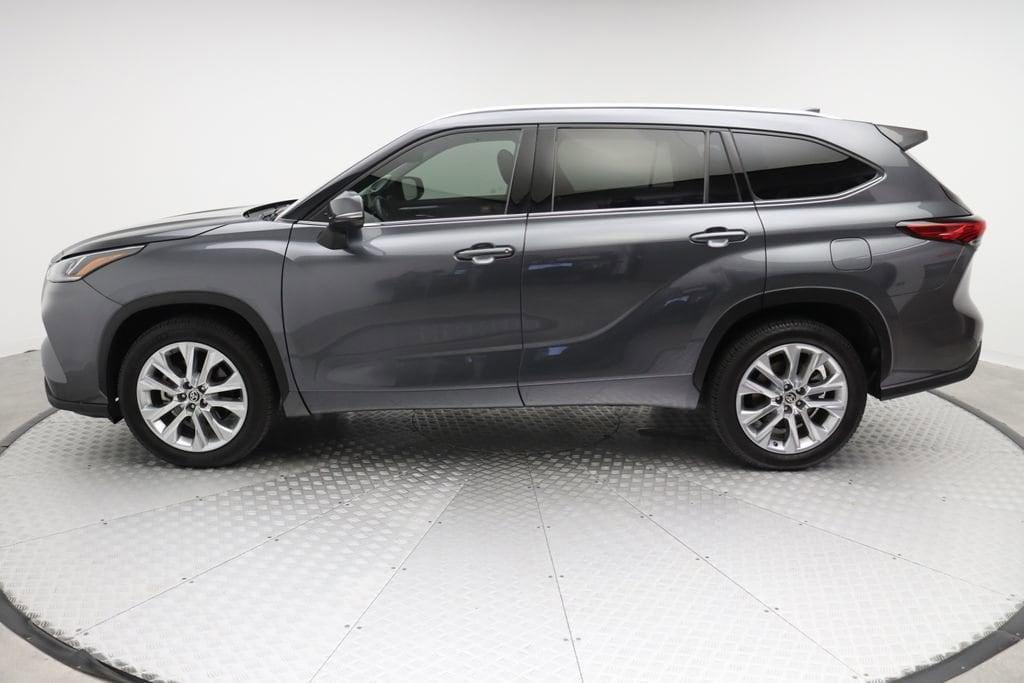 used 2020 Toyota Highlander car, priced at $28,757