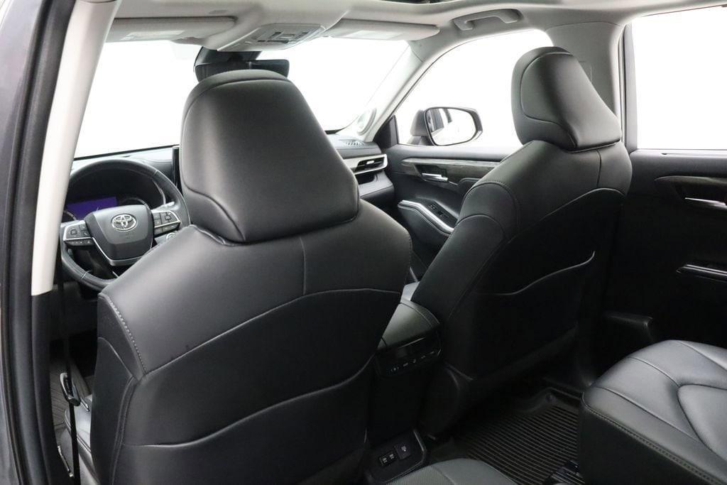 used 2020 Toyota Highlander car, priced at $28,757