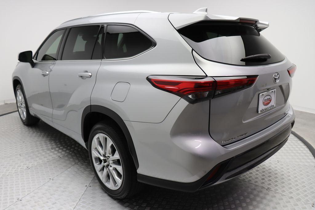 used 2022 Toyota Highlander car, priced at $35,777